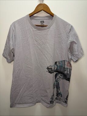 Uniqlo Light Gray Star Wars AT-AT Graphic Tee Size L 27.5x23